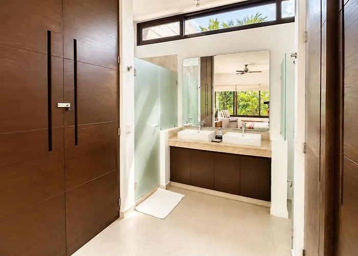 Townhome With Private Rooftop & Jacuzzi - Beach Across Street